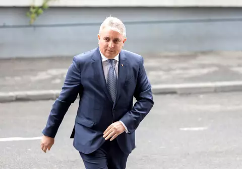 Cine e Lucian Bode, ministrul care cade mereu în picioare. 9 eșecuri care nu l-au clintit pe politician