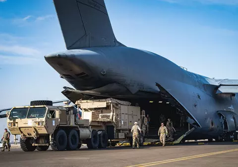 Americanii au modificat în secret sistemele de rachete HIMARS trimise ca ajutor ucrainenilor, ca aceștia să nu poată bombarda cu ele Rusia