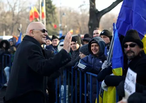 Arafat n-a mai adus la parada de 1 Decembrie barocamera mobilă de 1,2 milioane de euro, achiziție anchetată de DNA