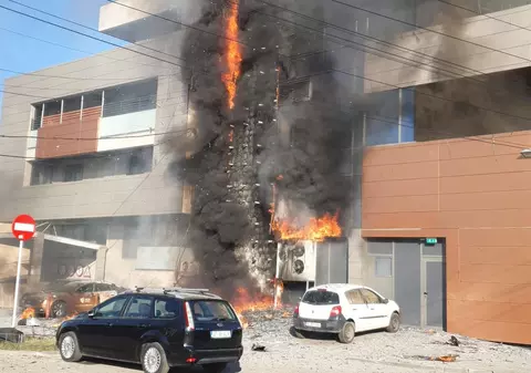 Incendiu puternic la o sală de sport din Iași. Mai multe persoane au fost evacuate