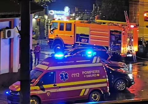 Incendiu la restaurantul Vienna Cafe din centrul Ploieștiului. Focul a izbucnit în bucătărie