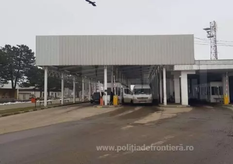 Trei bărbați îmbrăcați în haine militare au încercat să intre în România cu o substanță suspectată că este TNT și muniție pentru AK 47