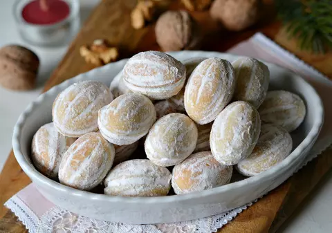 Nuci umplute cu cremă de mascarpone