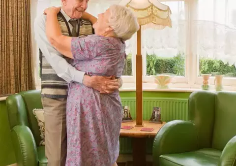 Faceți cunoștință cu cei mai cool pensionari. Ținutele lor fac legea în lumea modei