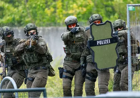 Germania anunță că a dejucat o lovitură de stat, plănuită de extremiști, foști militari și un aristocrat. 25 de oameni au fost arestați