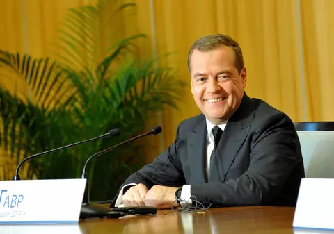 Un război civil în SUA, în urma căruia Musk va ajunge președinte, și un conflict între Germania şi Franţa, printre previziunile lui Dmitri Medvedev pentru 2023