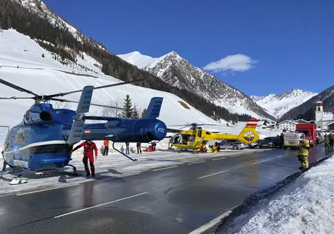 O avalanșă produsă în vestul Austriei a îngropat sub zăpadă 10 oameni. Salvatorii i-au găsit pe 8 dintre ei