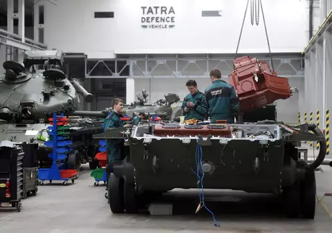 Muncitorii ucraineni ar putea deveni o soluție pentru industria de armament din Cehia, anunță guvernul de la Praga