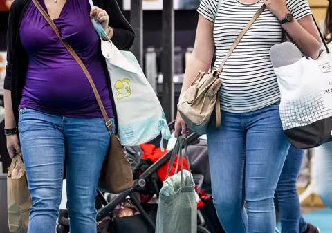 O agenție internațională de recrutare a mamelor surogat, acuzată că a supus femeile la proceduri medicale riscante