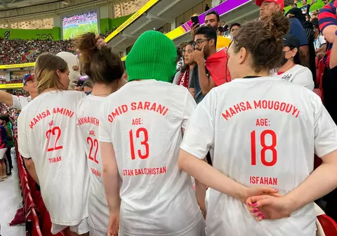 Membrele trupei Pussy Riot au fost reținute la finala Cupei Mondiale de fotbal, cu câteva secunde înainte de a pătrunde pe teren