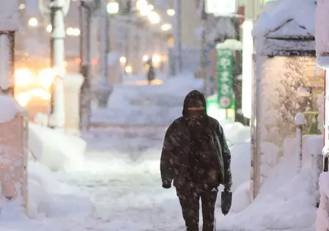 17 morți și zeci de răniți în Japonia, după mai multe zile de ninsori abundente. Mii de locuințe au rămas fără curent