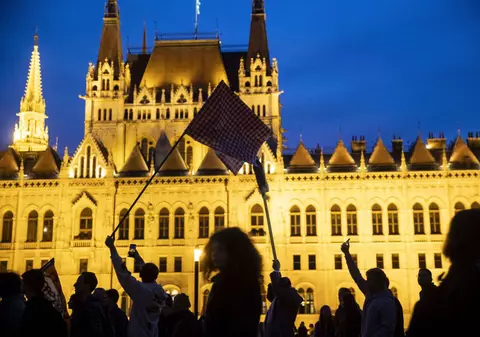 Analiză sumbră în New York Times despre problemele financiare ale Ungariei: „Un Crăciun întunecat, care anunță vremuri grele”