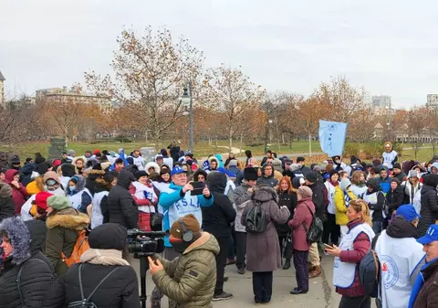 Angajații din Educație au protestat în fața Parlamentului. Ce revendicări au avut