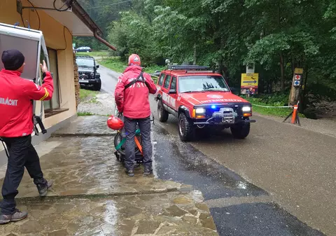 Salvamontiștii vor avea girofar. Proiectul a fost adoptat de Camera Deputaților și merge la promulgare