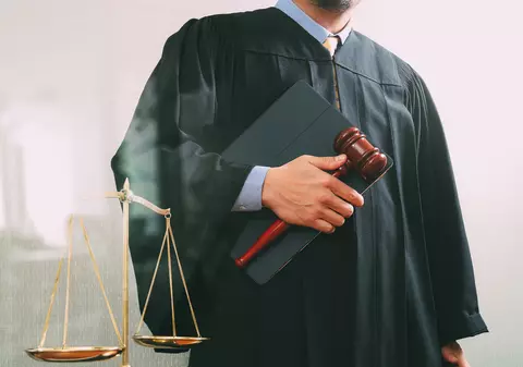 Cum poți să devii judecător în România