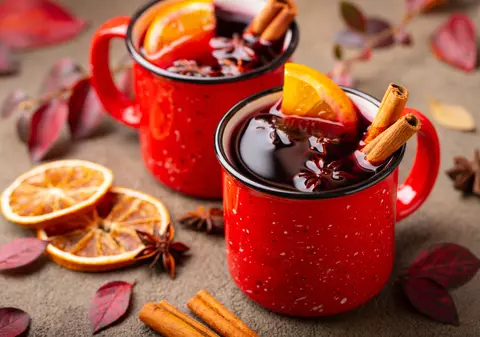 Vin fiert - rețete. Cum prepari cel mai bun vin fiert. Istoria vinului fiert