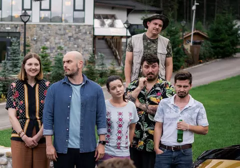 Pentru toți cei indignați de „Teambuilding”: esența filmului e că mai stăm și noi cu toții de vorbă