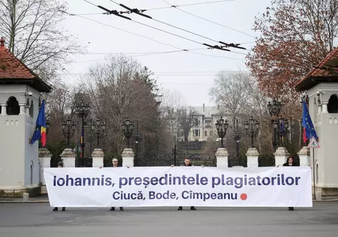 Protest în fața MAI și la Cotroceni. USR cere demiterea ministrului Lucian Bode, acuzat de plagiat