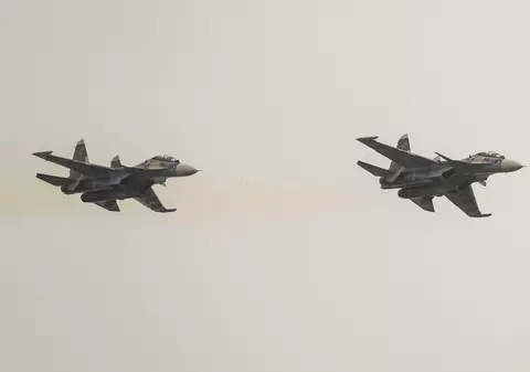 Două avioane militare s-au prăbușit în India după ce s-au lovit în aer