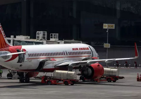 Compania Air India, investigată după ce doi călători "indisciplinați" au urinat în avioanele cu care zburau, unul dintre ei inclusiv pe o altă pasageră