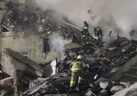 Război în Ucraina, ziua 326 | 30 de oameni, scoși fără viață din ruinele blocului bombardat de ruși în Dnipro. Căutările continuă