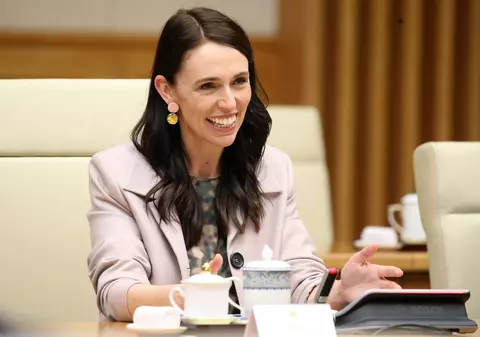 Care sunt motivele din spatele demisiei neașteptate a Jacindei Ardern: „Familia ei a făcut faţă celor mai urâte atacuri cu putinţă”