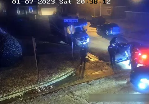 Poliția din SUA a făcut publice filmări cu bătaia administrată de cinci ofițeri unui tânăr. Victima a murit după 3 zile