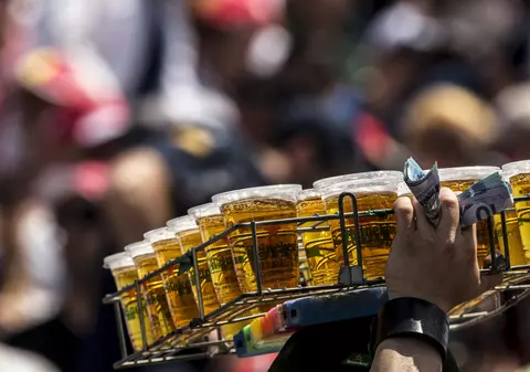 „Orice cantitate de alcool dăunează sănătății”. Canada își sfătuiește locuitorii să renunțe complet la băuturile alcoolice. Pe ce se bazează