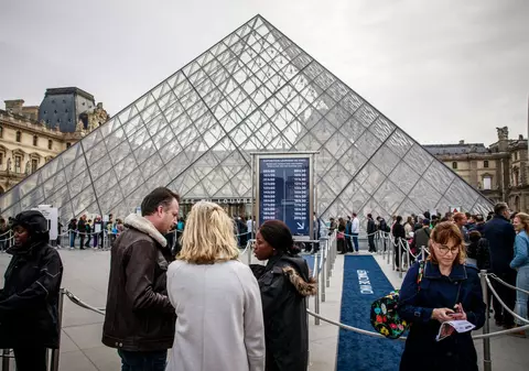 Decizie la Luvru, după creșterea numărului de vizitatori. La cât a fost limitat numărul celor care pot trece zilnic pragul muzeului din Paris
