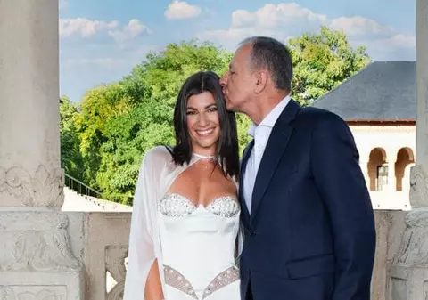 Cum a apărut Ana, fata lui Mircea Geoană, la petrecerea burlăcițelor. Se căsătorește cu Garrett Cayton anul acesta, în Veneția