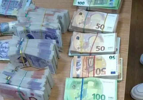 Averea cu care o ucraineancă a intrat în România pe la Siret. Mașina pe care o conducea a fost oprită la 700 de metri de vamă