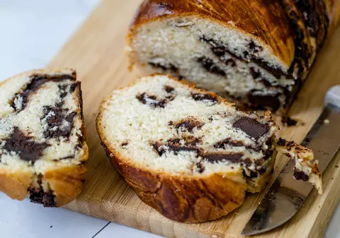 Marcel Ciolacu vrea să interzică prin lege folosirea făinii de insecte în produsele tradiţionale