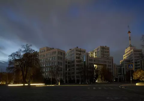 Generatoare, iurte și întreruperi constante de curent: cum a rezistat Ucraina tentativei Rusiei de a o arunca în întuneric