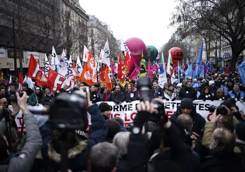 Franța: nouă zi de grevă masivă împotriva creșterii vârstei de pensionare. Dar guvernul spune că nu va da înapoi