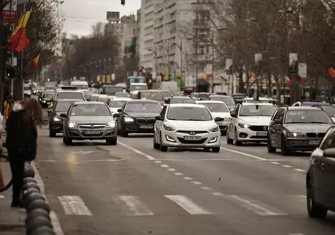 Șoferii români, obligați să folosească ziua luminile de întâlnire pe toate drumurile