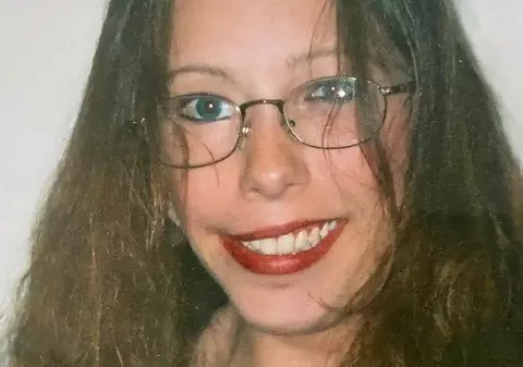 Cadavrul unei „femei vulnerabile” a stat trei ani și jumătate în casă, fusese abandonată de asistența socială din Marea Britanie, acuză familia