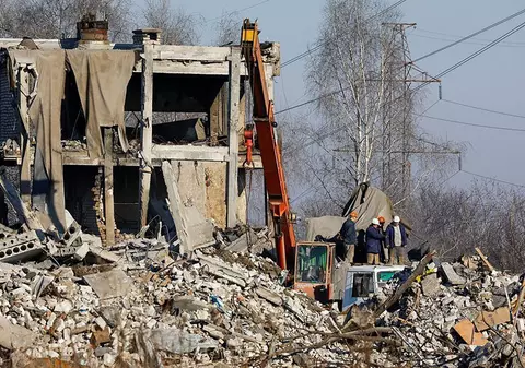 Putin decorează șase soldați pentru „eroismul lor în îndepărtarea molozului”, la Makiivka, unde au murit 89 de militari ruși