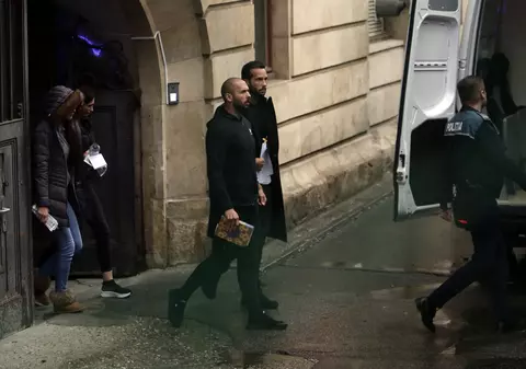 Ce carte a avut Andrew Tate la Curtea de Apel: a ținut-o în mâini atât la sosire, cât și la plecare