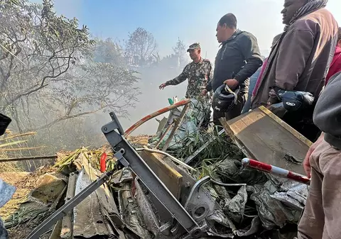 Un avion cu 72 de oameni la bord s-a prăbușit în Nepal. Aeronava „s-a rupt în bucăți”