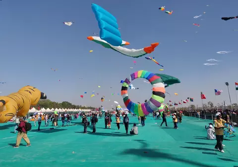 Trei copii și trei adulți au murit în timpul festivalului zmeielor din India