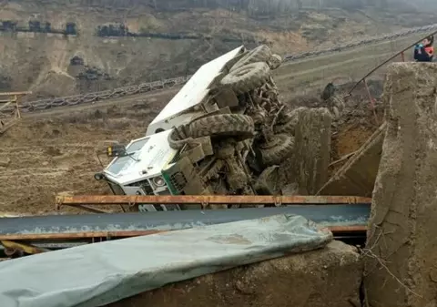 3 morți și 10 răniți, într-o carieră minieră din Gorj, după ce o mașină cu muncitori s-a răsturnat