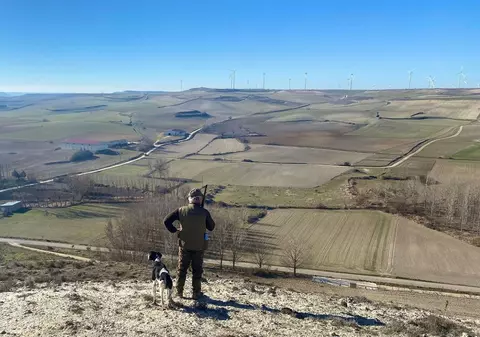 Un câine și-a împușcat mortal stăpânul. Unde a avut loc straniul accident de vânătoare