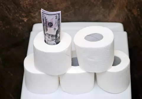 Scumpirea hârtiei igienice, efect neașteptat al prăbușirii pieței imobiliare din SUA. Cât au ajuns americanii să plătească în plus