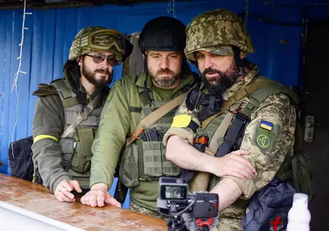Un jurnalist ucrainean care luptă în tranșee desființează propaganda de la Kiev, care prevede o victorie rapidă în fața Moscovei: „Vânzători de povești ieftine”