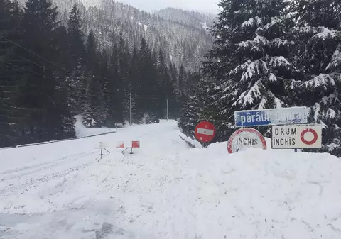 Ce riscă șoferii care au mers cu mașinile la cabana Capra, lovită de avalanșă. Drumul era închis circulației de mai bine de trei luni