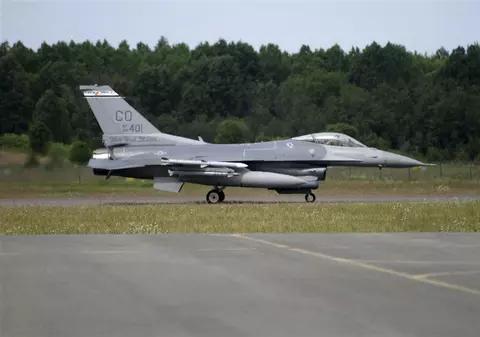 Polonia spune că trimiterea de avioane F-16 Ucrainei este o decizie greu de luat
