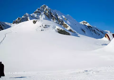 Risc însemnat de avalanşă la Bâlea Lac. Stratul de zăpadă ajunge la doi metri