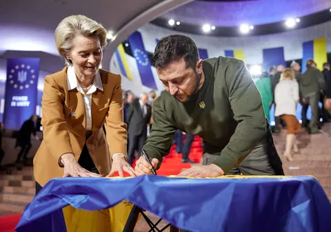 Cum a fost împinsă Ucraina în brațele UE de războiul lui Putin