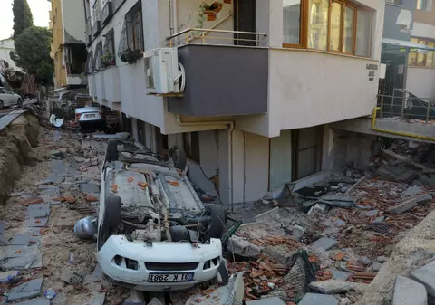 Firmele care au construit clădiri prăbușite la cutremurele din Turcia vor fi verificate dacă au construit și în România