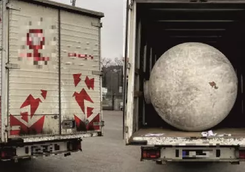 Tânăr șofer român prins cu 32 de migranți înghesuiți într-un butoi de fibră de sticlă, la granița dintre Italia și Slovenia